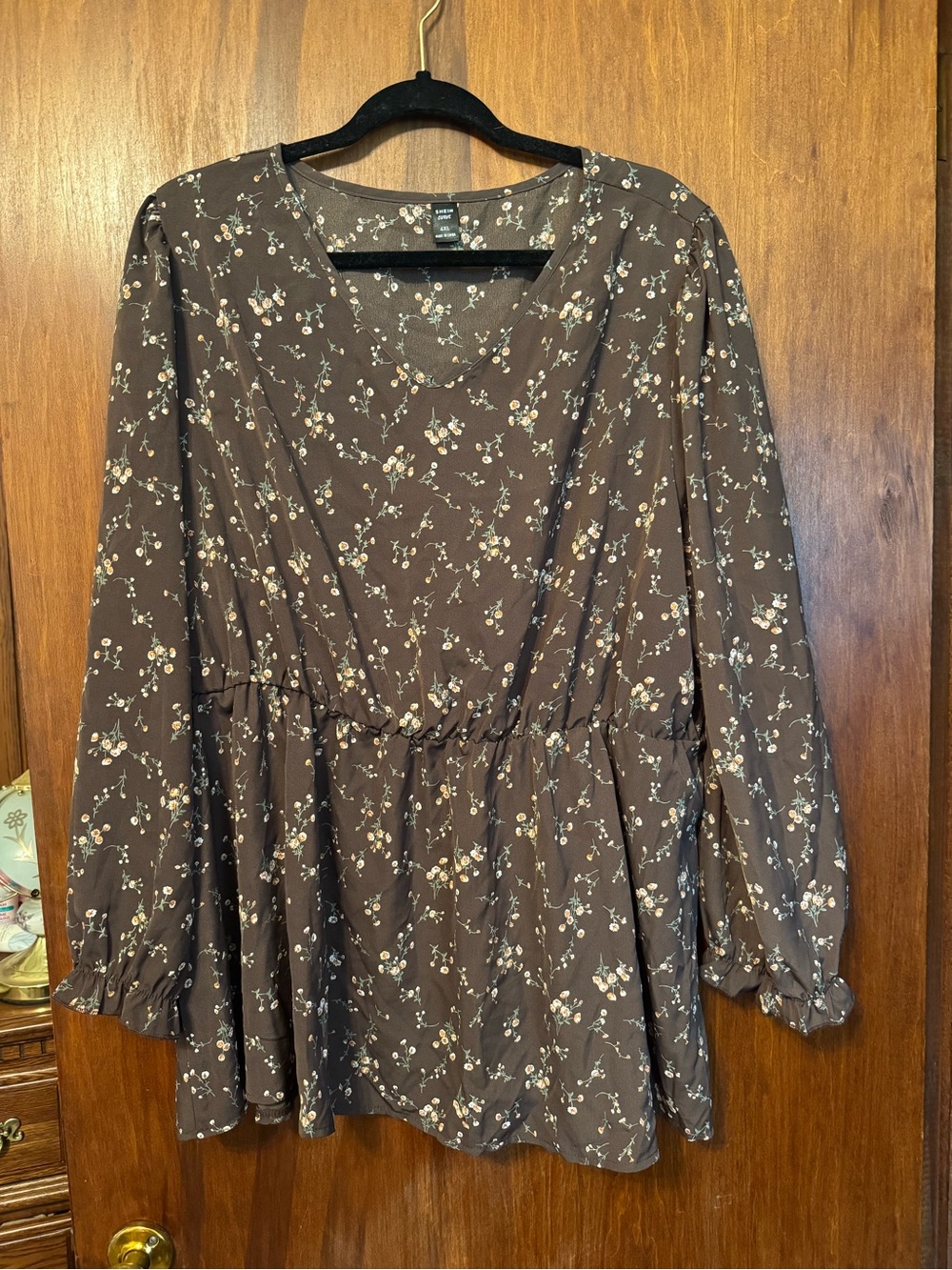 Women’s Plus Size Floral Cottagecore Top Size 4XL - Picture 2 of 6